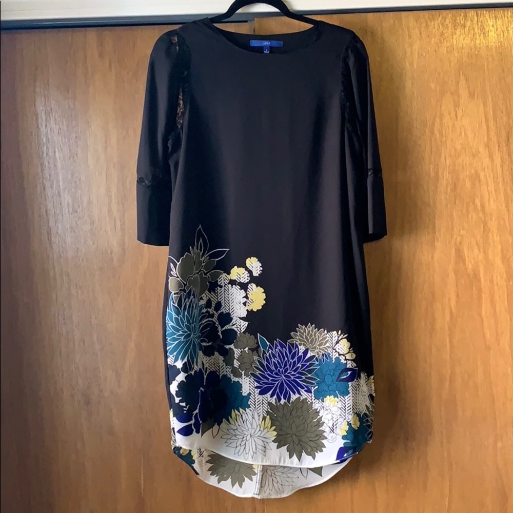 Flowered shift dress.